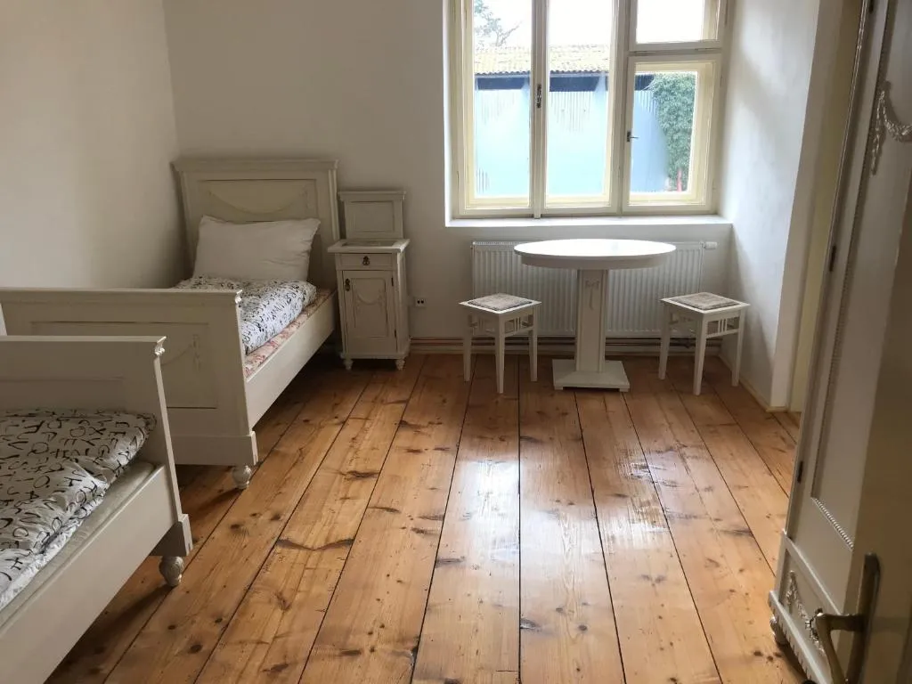 Dvůr bude, hotel di Osečany
