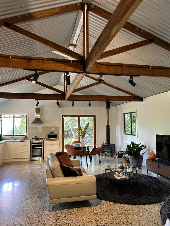 Studio@Mimburi. Eco-luxe studio and amazing views!, Booroobin