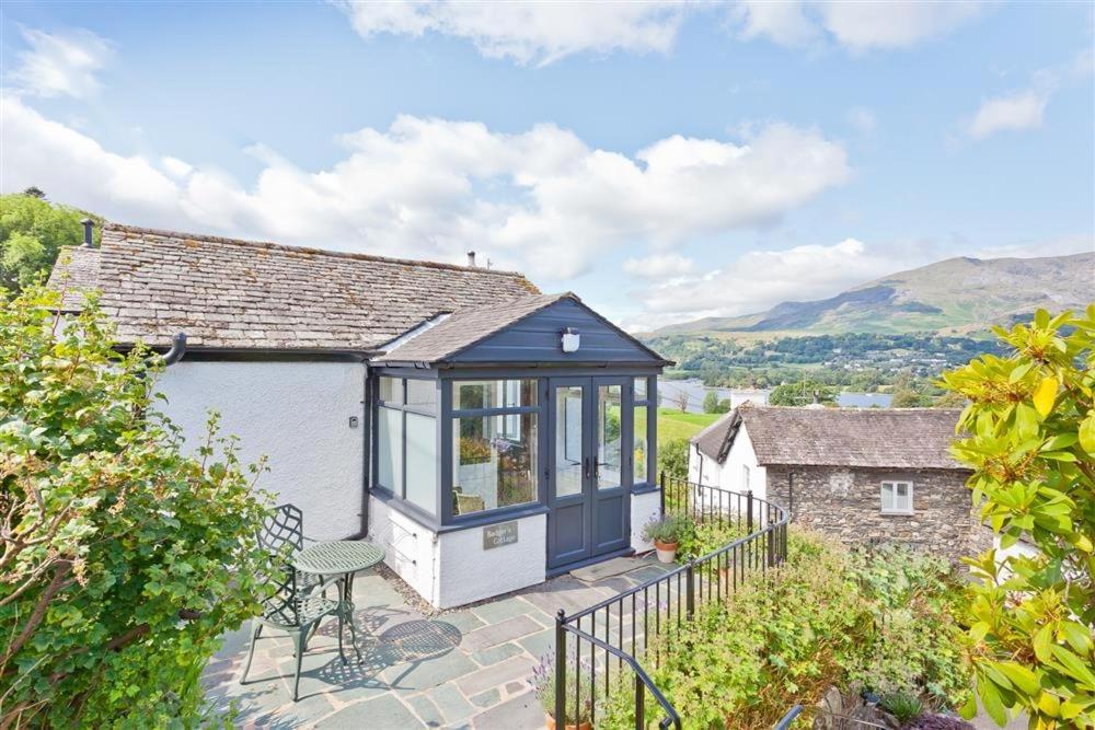 Badger's Cottage with stunning lake & mountain views, Coniston