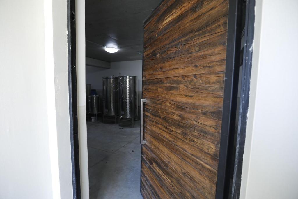 Aragvispiri wine cellar의 와인 저장고 이미지