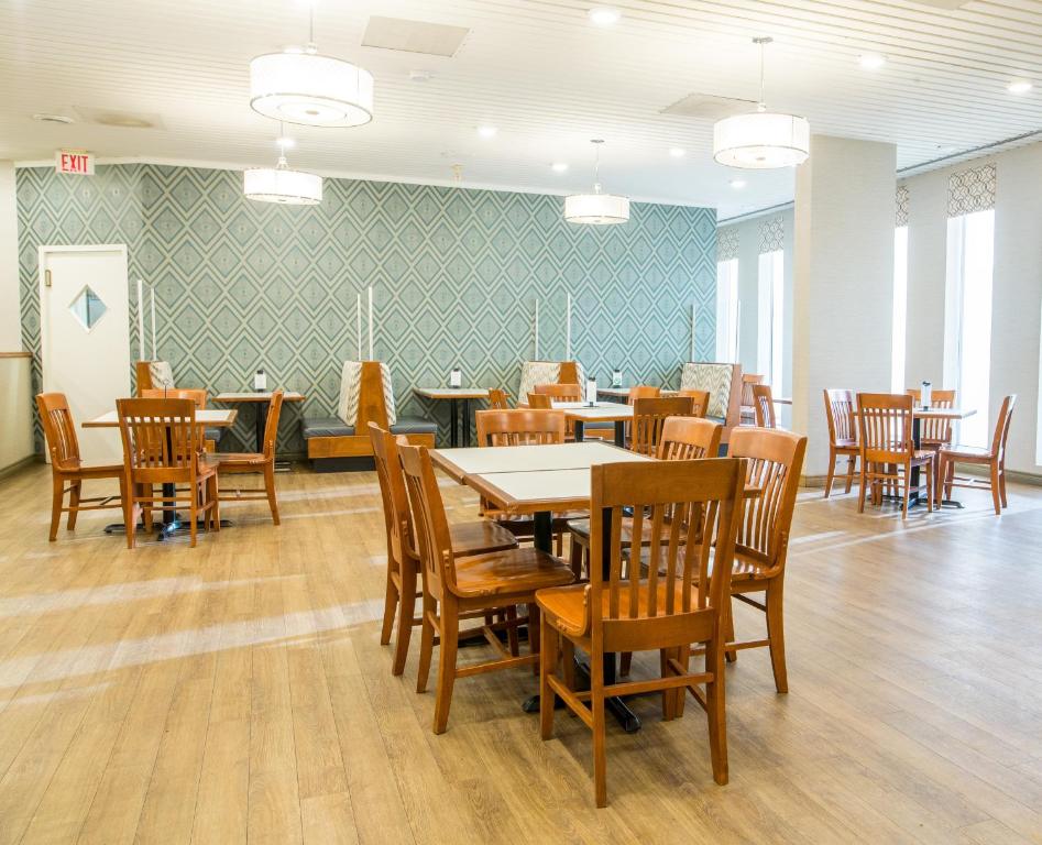 クオリティ イン&スイーツ ダウンタウン (Quality Inn & Suites Downtown) レストラン