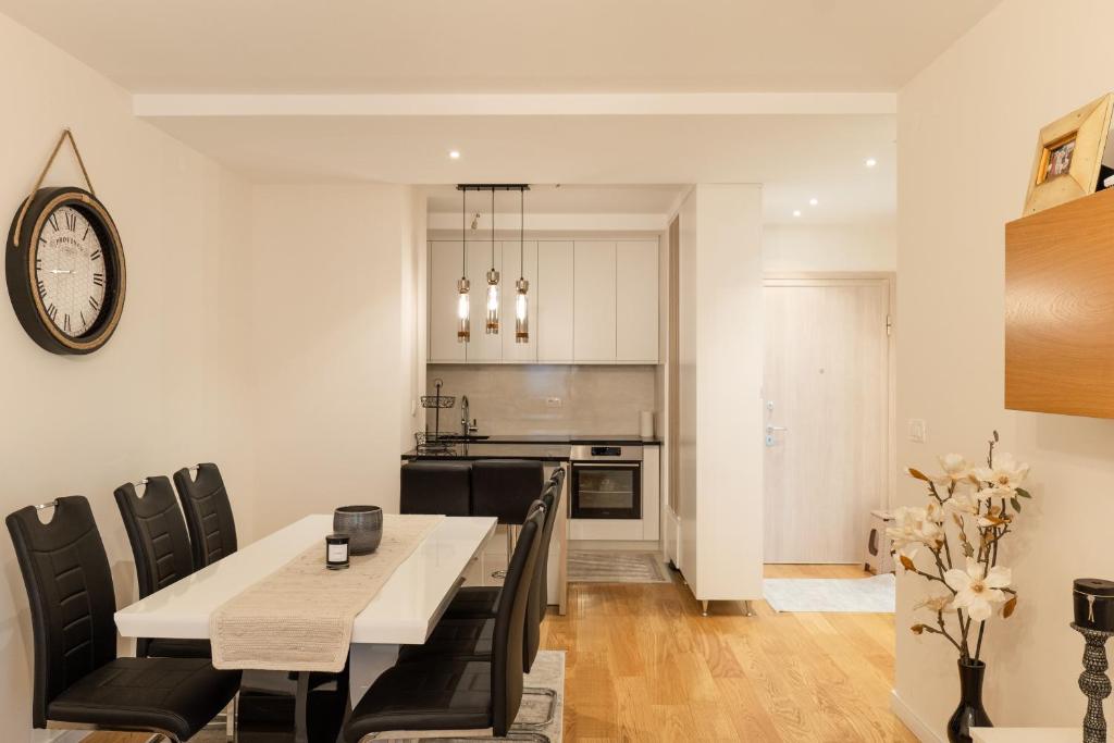 Luxury AMAAA Apartment - 4