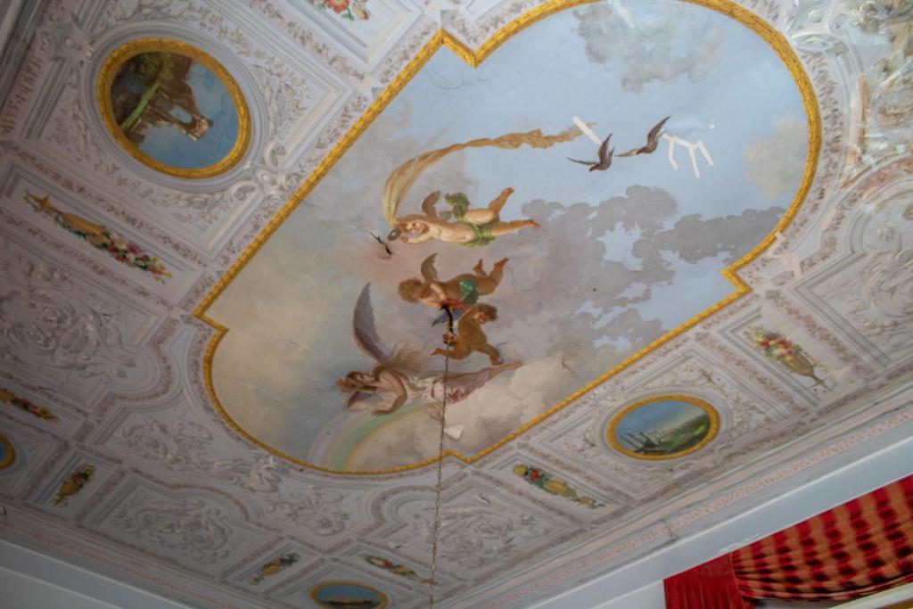 Shared lounge/TV area