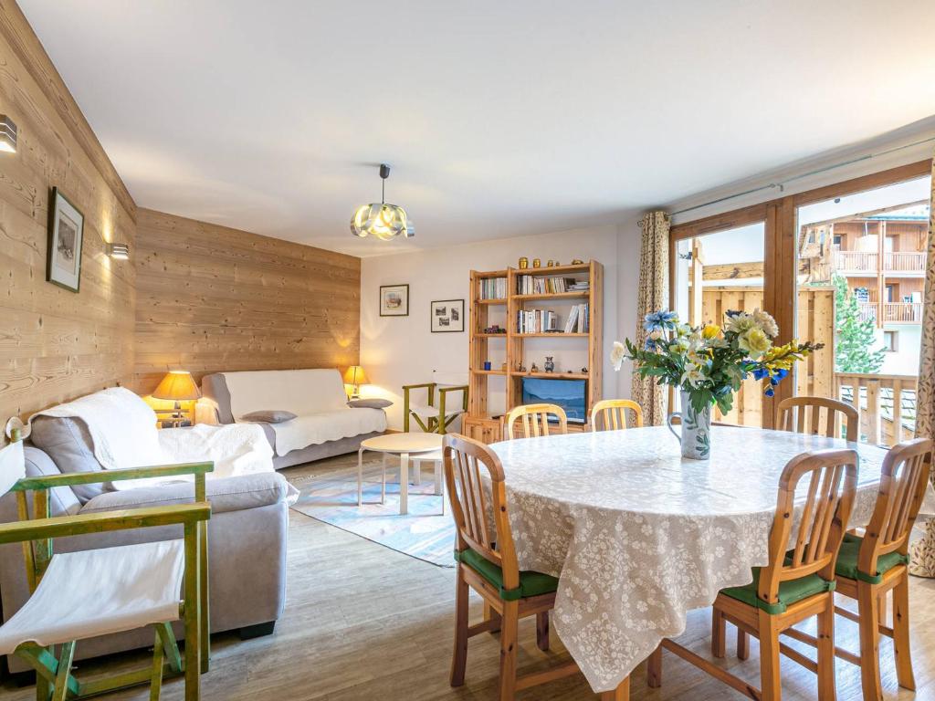 Appartement spacieux avec wifi, parking, balcon Sud à 10 min des commodités - FR-1-694-33, Val dʼIsère