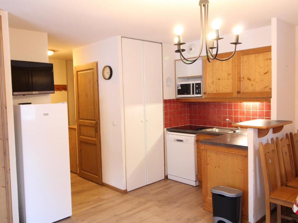 Appartement spacieux à Lanslevillard avec balcon et parking - FR-1-508-51 - 4