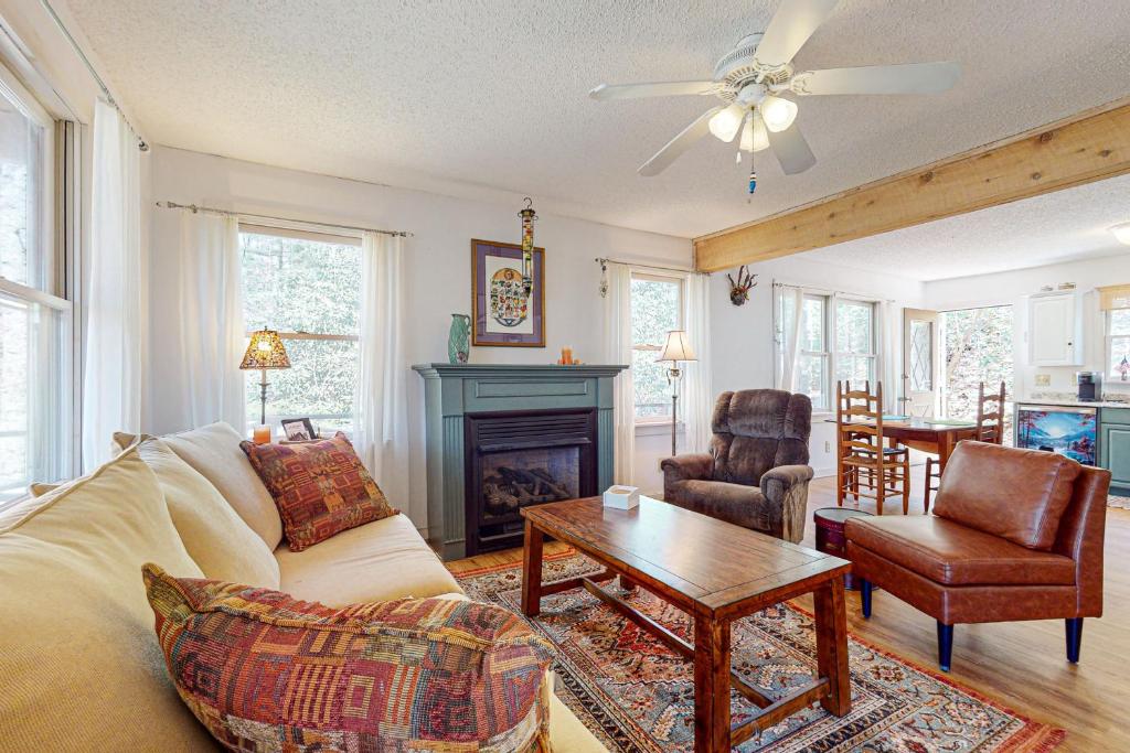 Brook Hollow, Hendersonville