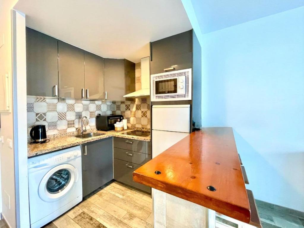 Beachfront Apartment with Terrace - 3