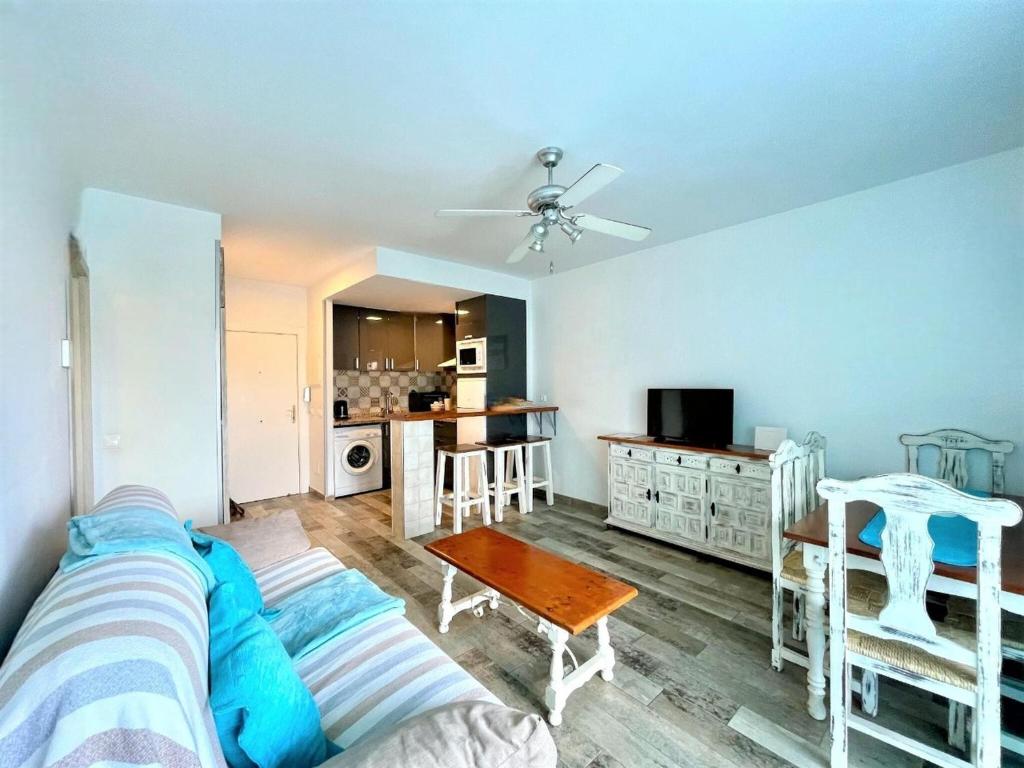 Beachfront Apartment with Terrace - 2