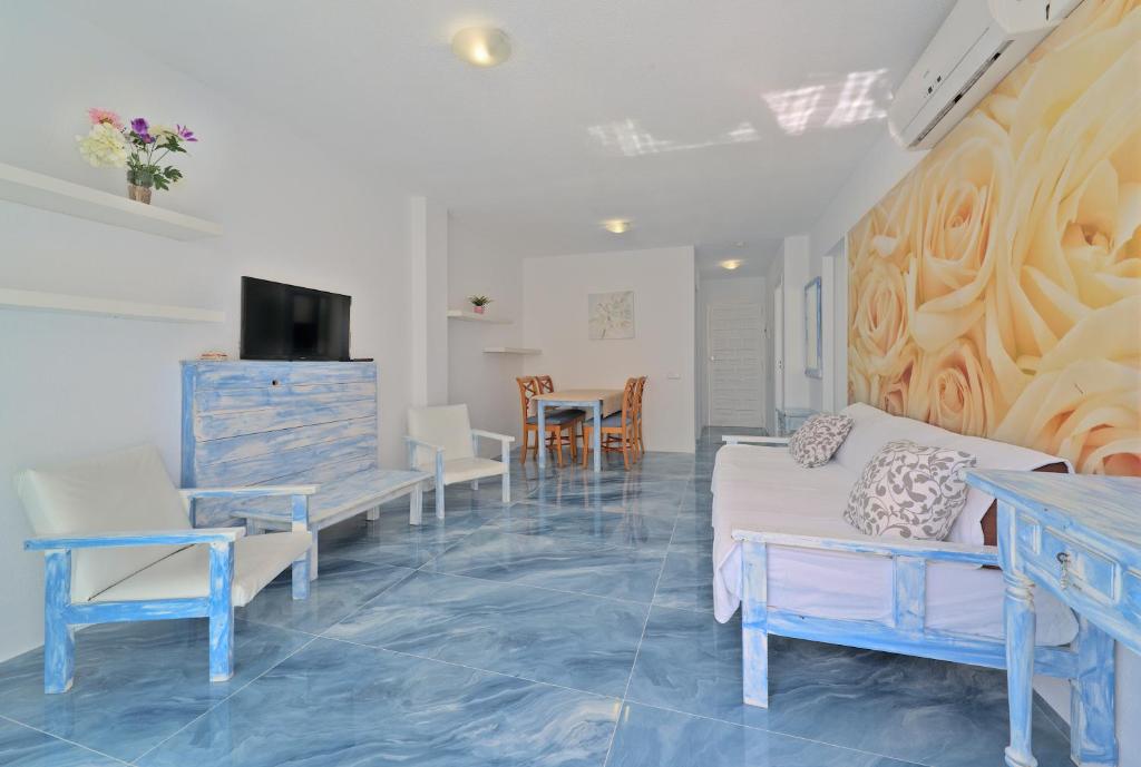 All Suite Ibiza Aparthotel — Hotel rooms in San Antonio, Balearic Islands