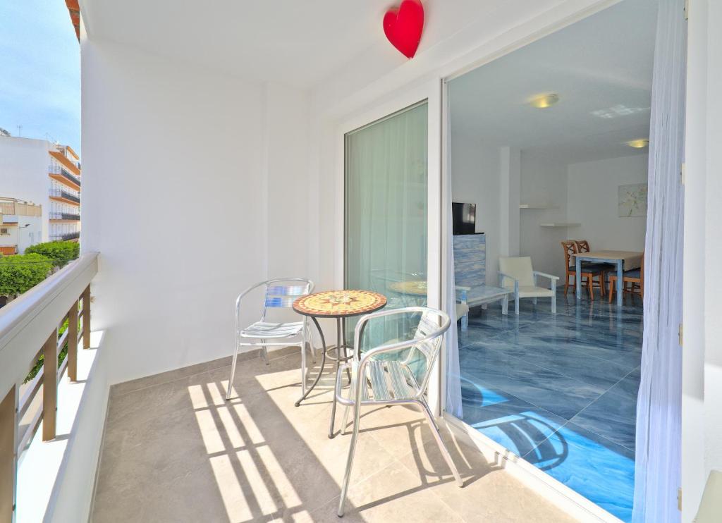 All Suite Ibiza Aparthotel — Hotel rooms in San Antonio, Balearic Islands