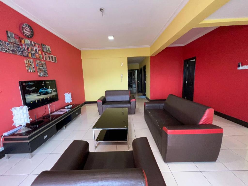 MARINA COURT PENTHOUSE VACATION HOME 5 BEDROOMS KOTA KINABALU - 15 pax photo