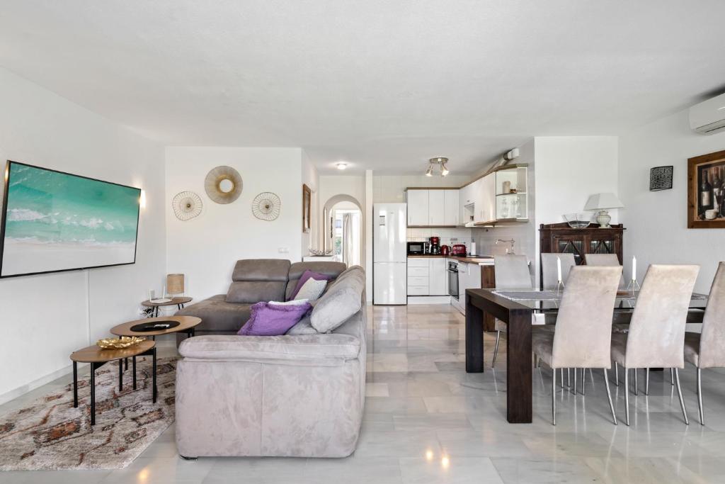 Golfers paradise Apt by Costarentals - Ref 198 - 2