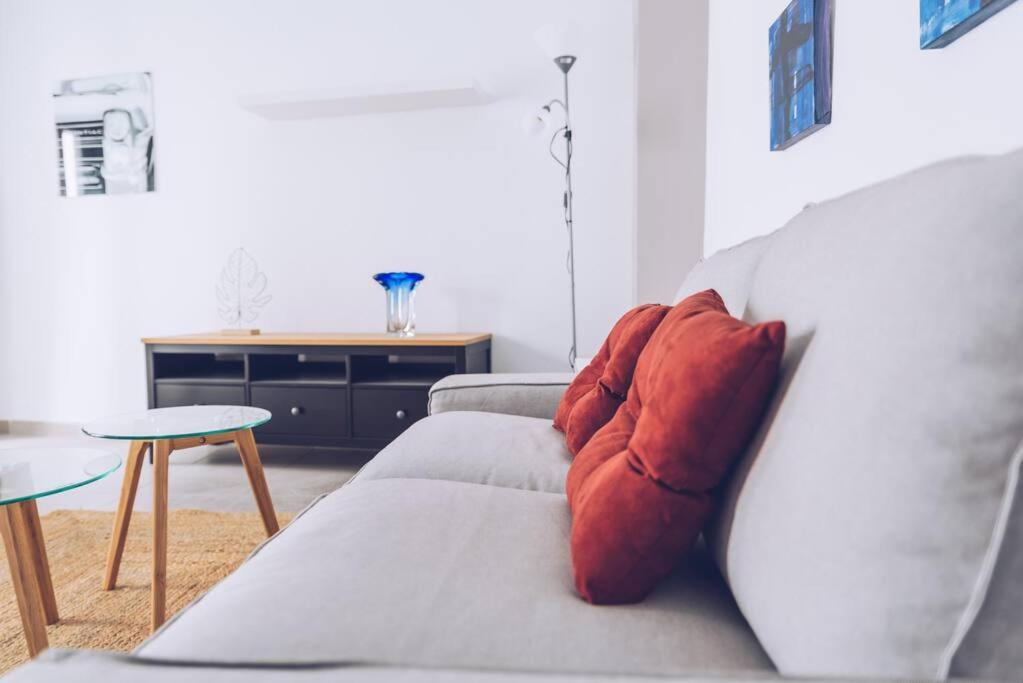 1BR w private patio in the Nook your secluded oasis, Gibraltar