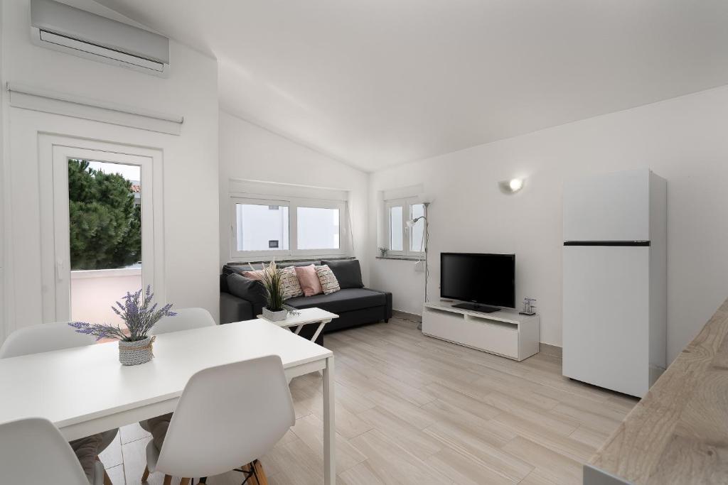 Bright Albufeira - 5min to the beach by LovelyStay, Albufeira