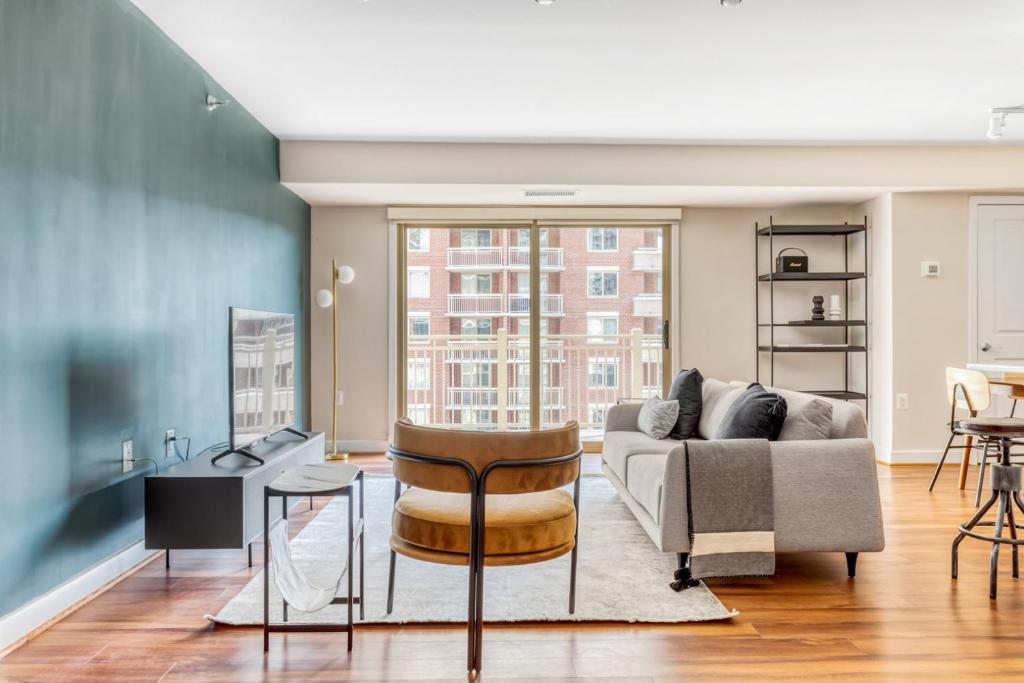 Ballston 2BR w Concierge WD Pool nr Metro WDC-504, Arlington