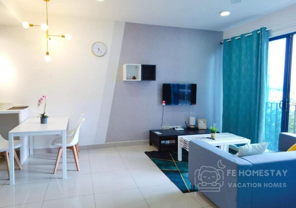 Netflix WiFi Cozy Homestay Trefoil Setia Alam Shah Alam