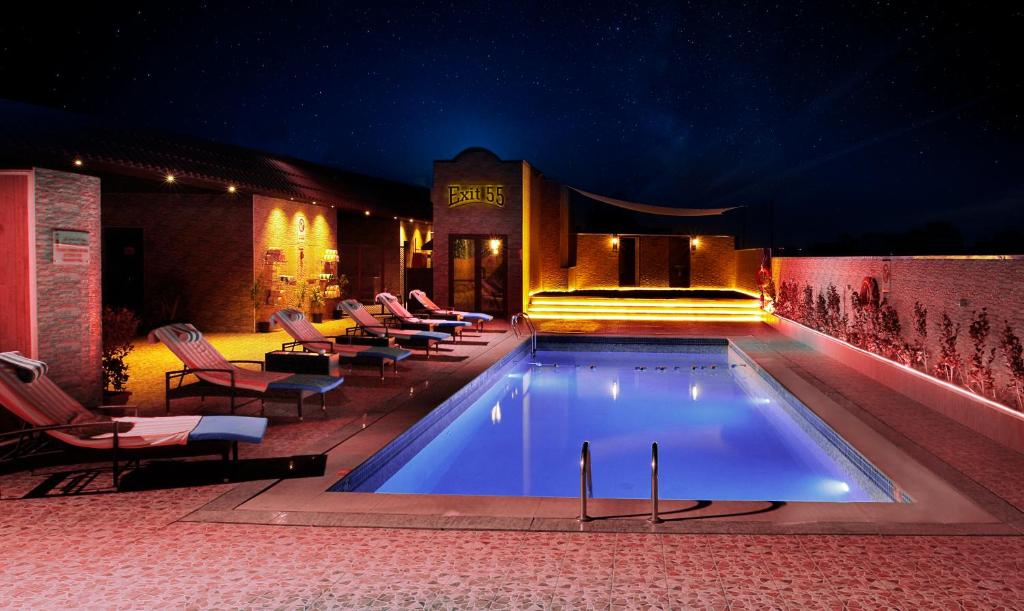 Swimming pool, Vision Imperial Hotel in Dubai