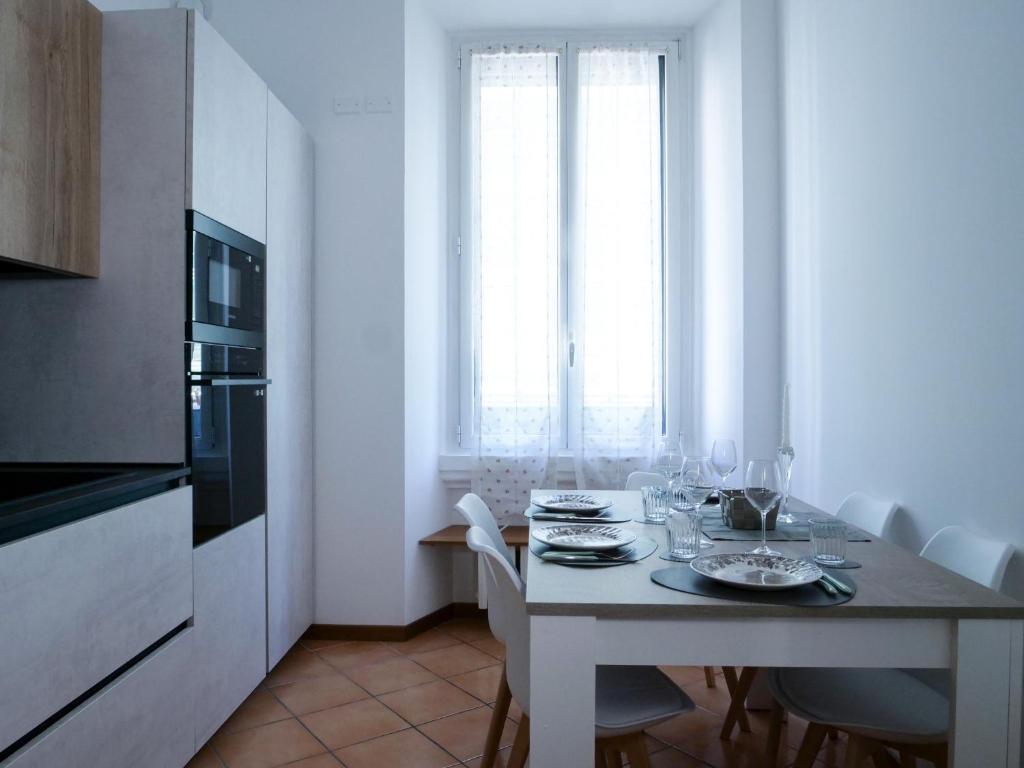 Wonderful downtown apartment-HD NETFLIX, KING-SIZE BED, two minutes' walk from metro - 5