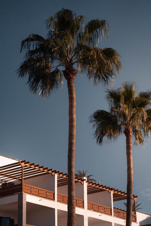 Princesa Yaiza Suite Hotel Resort — Hotel building in Playa Blanca, Canary Islands