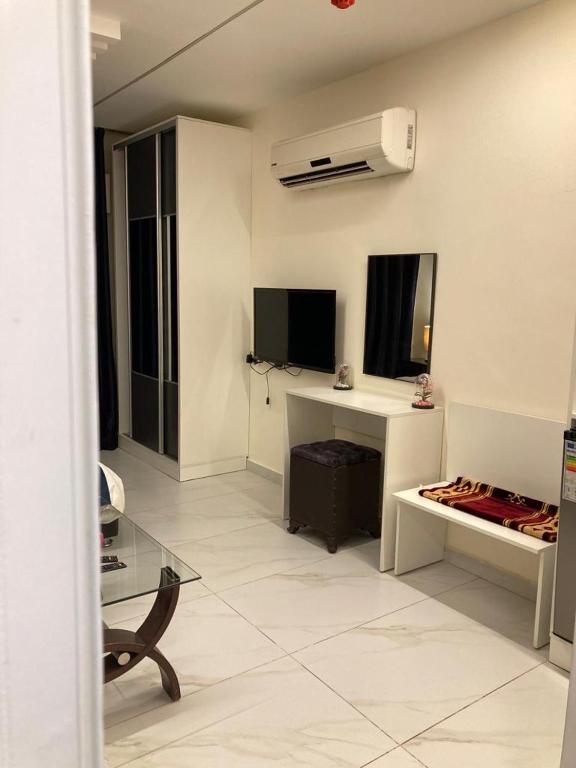 Uptown Modern Furnished Apartments photo