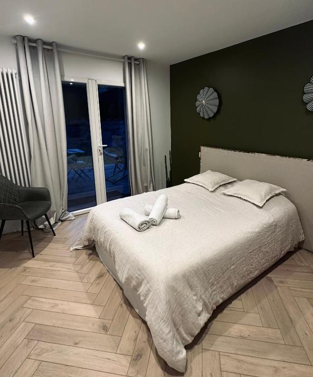 Les Hortensias Chambre indépendante avec sdb et toilettes privées dans une maison en forêt proche du golf et de la plage Entree indépendante avec acces privé - 2