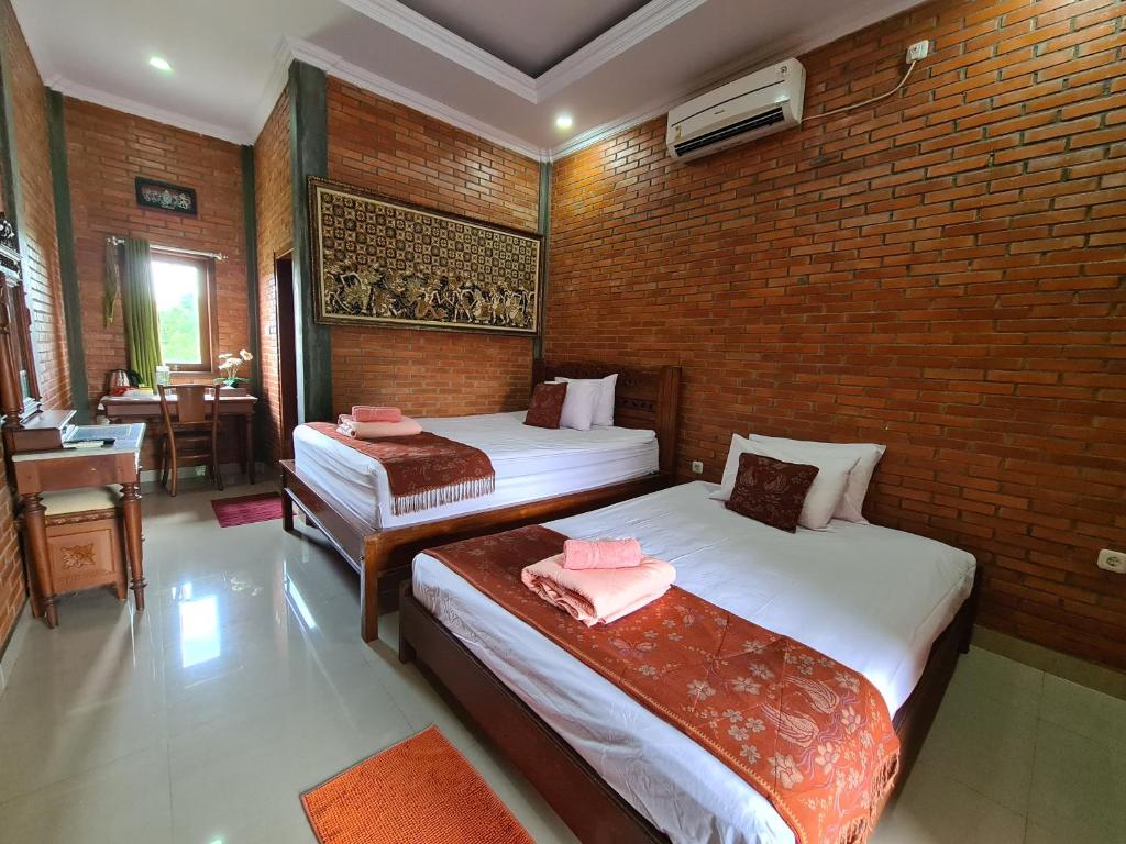 Ndalem Suryo Saptono Guest House