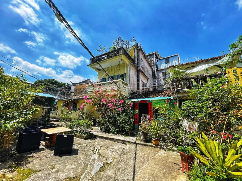 Yellow House Hostel Huizhou West Lake photo