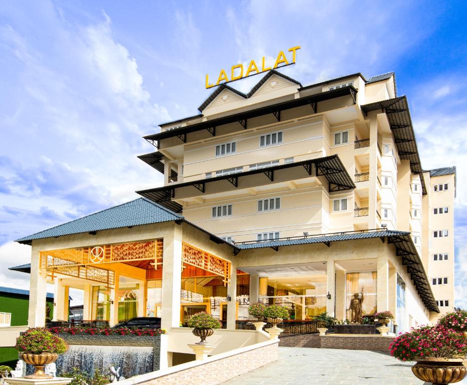 Ladalat Hotel, Dalat