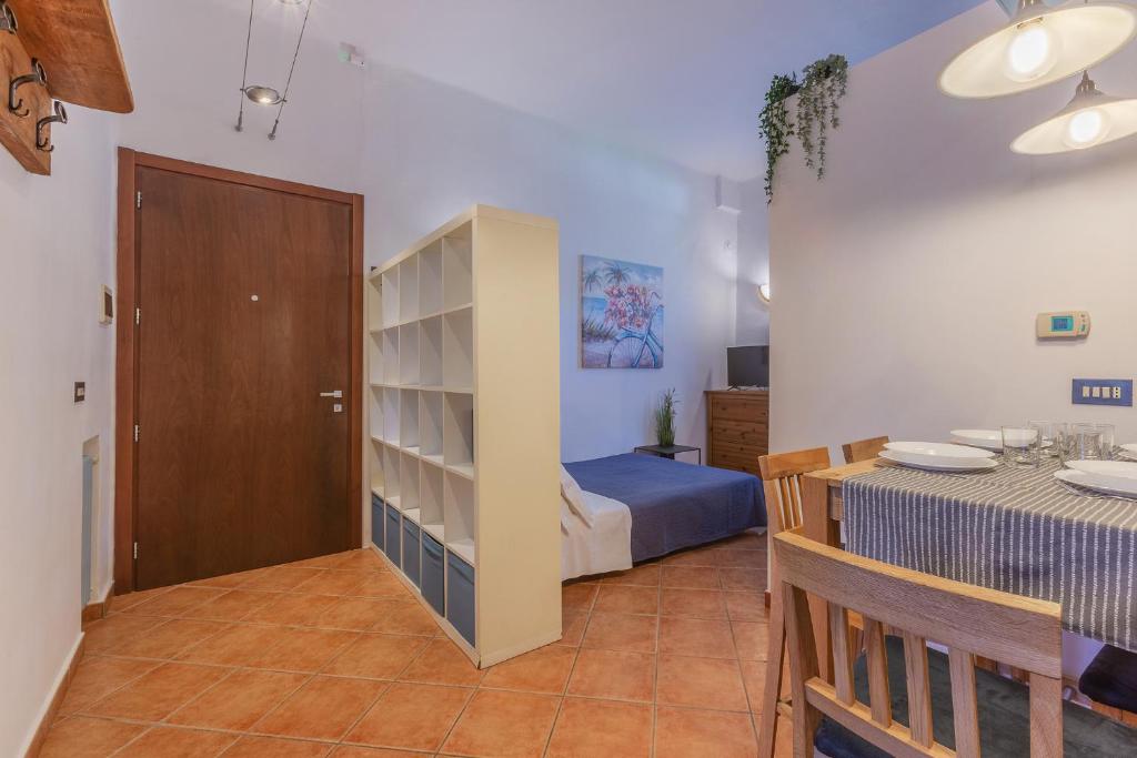 GuestHost - Ferrara Station Essential Apartment with parking - 5
