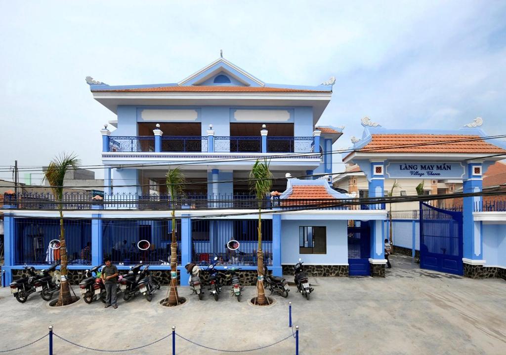 Nha Khach Lang May Man - Village Chance — Hotel in Ho Chi Minh City