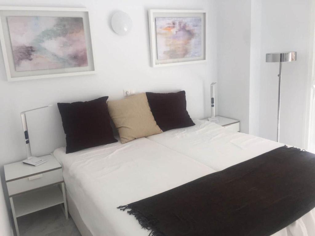 Apartment Sleeps 4 Near Beach - 1