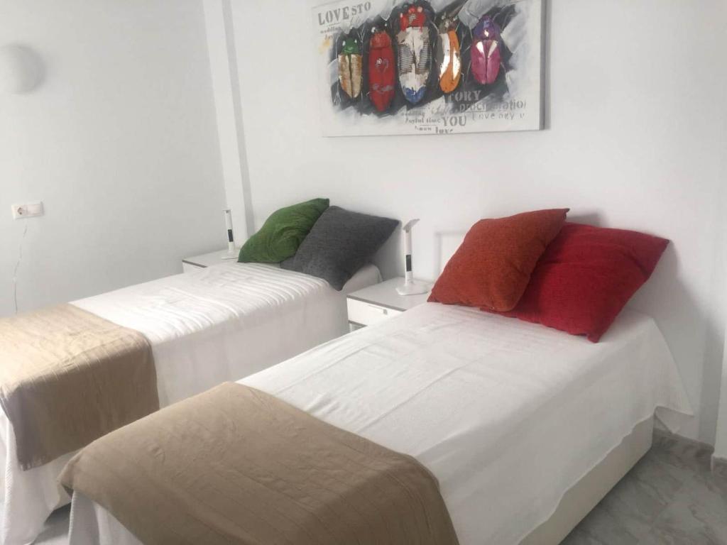 Apartment Sleeps 4 Near Beach - 2