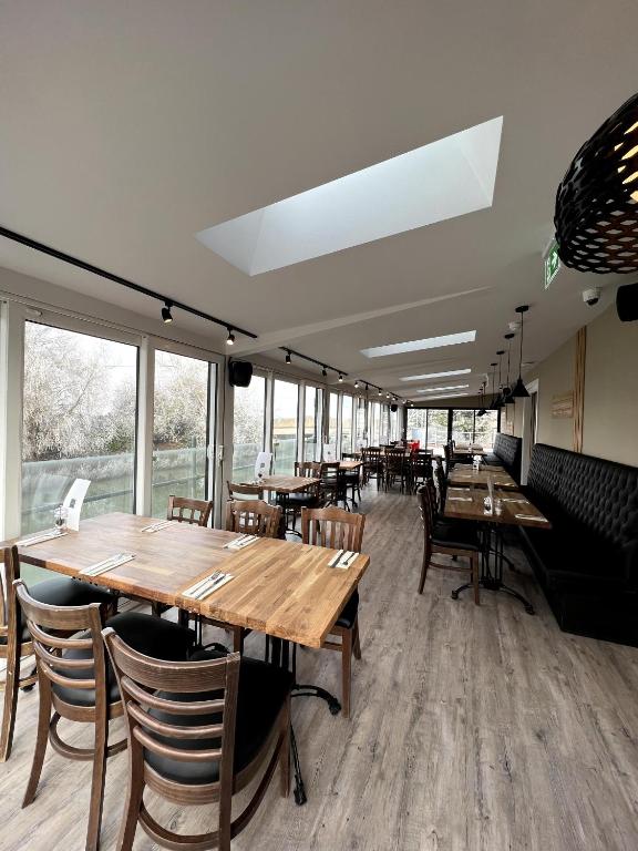 The Three Pickerels レストラン