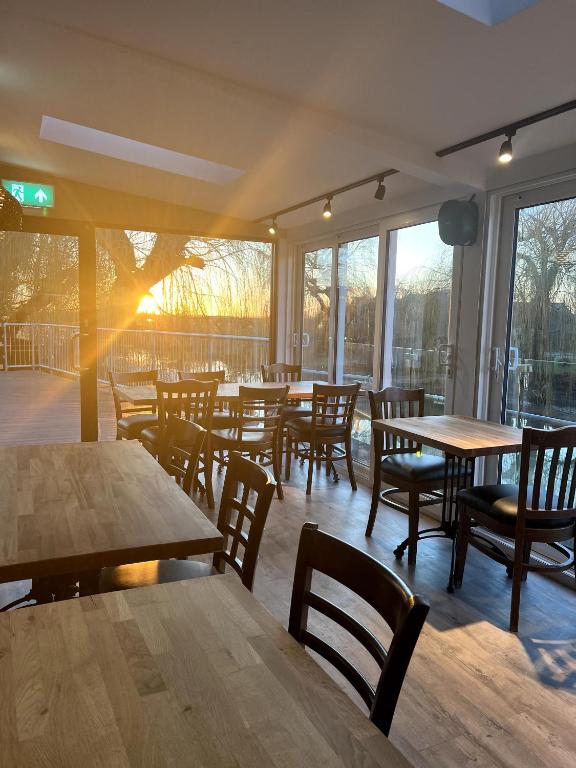 The Three Pickerels レストラン