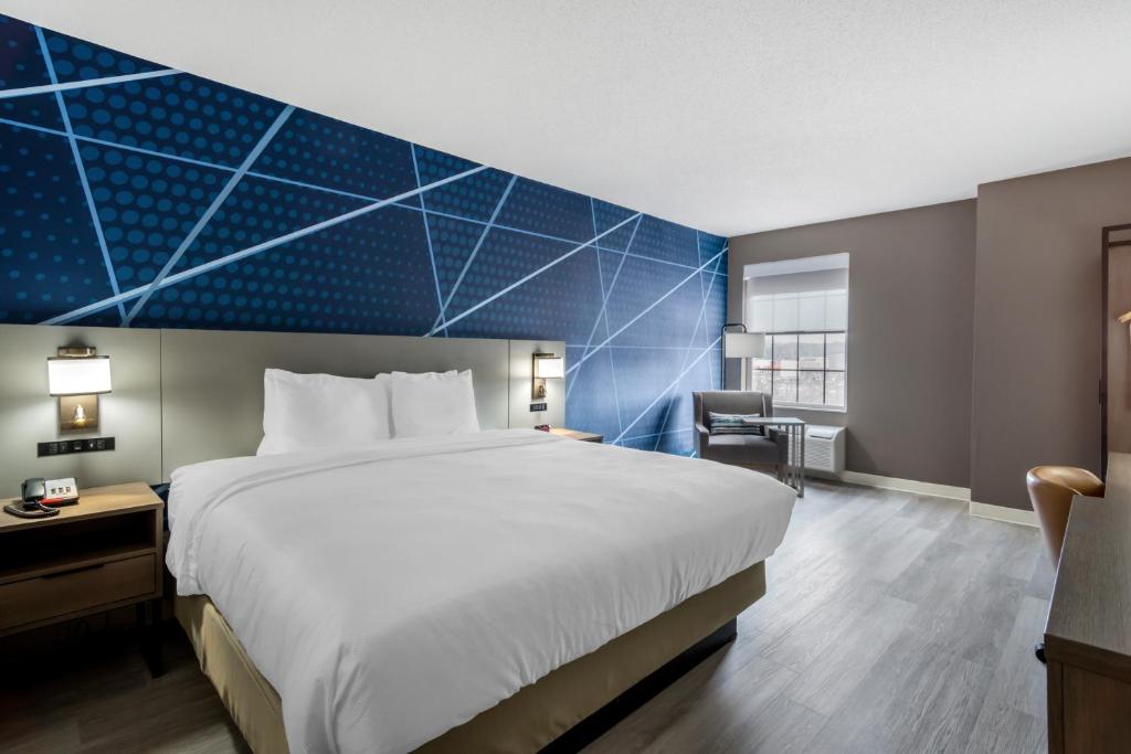Comfort Inn & Suites photo