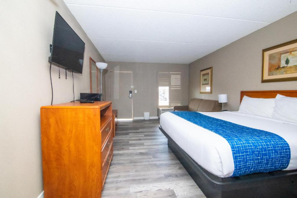 Travelodge by Wyndham Pueblo photo
