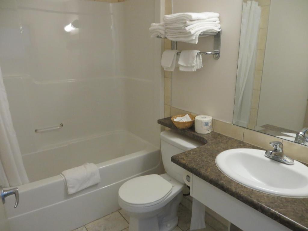 Chateau Motel photo
