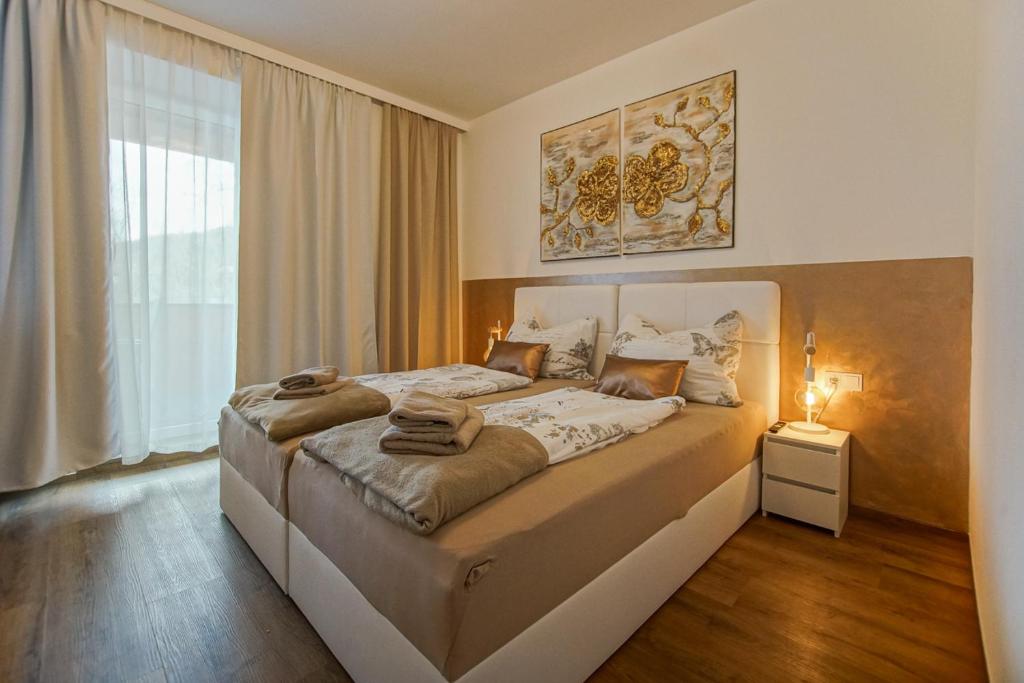 AusZeit Steiraland 8 mit überdachten Balkon und Parkplatz - 3