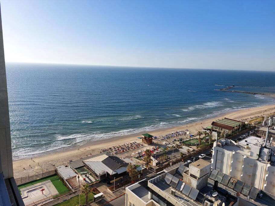 Lux Suite 15th floor with spa on beach! Apartment in Bat Yam (Israel)