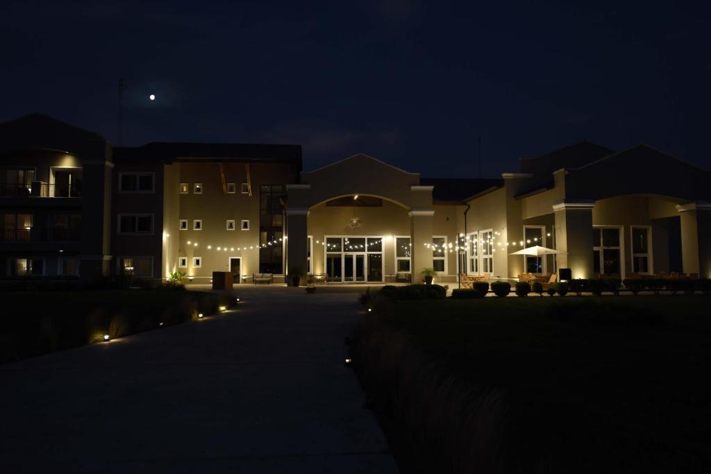 Howard Johnson Hotel & Convention Center Ezeiza photo