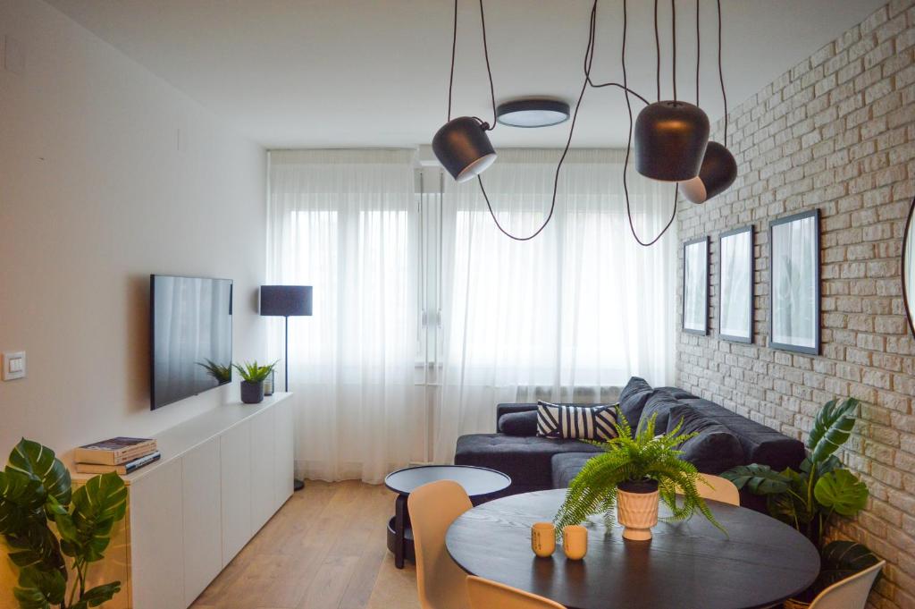 The Black & White Oasis - 4