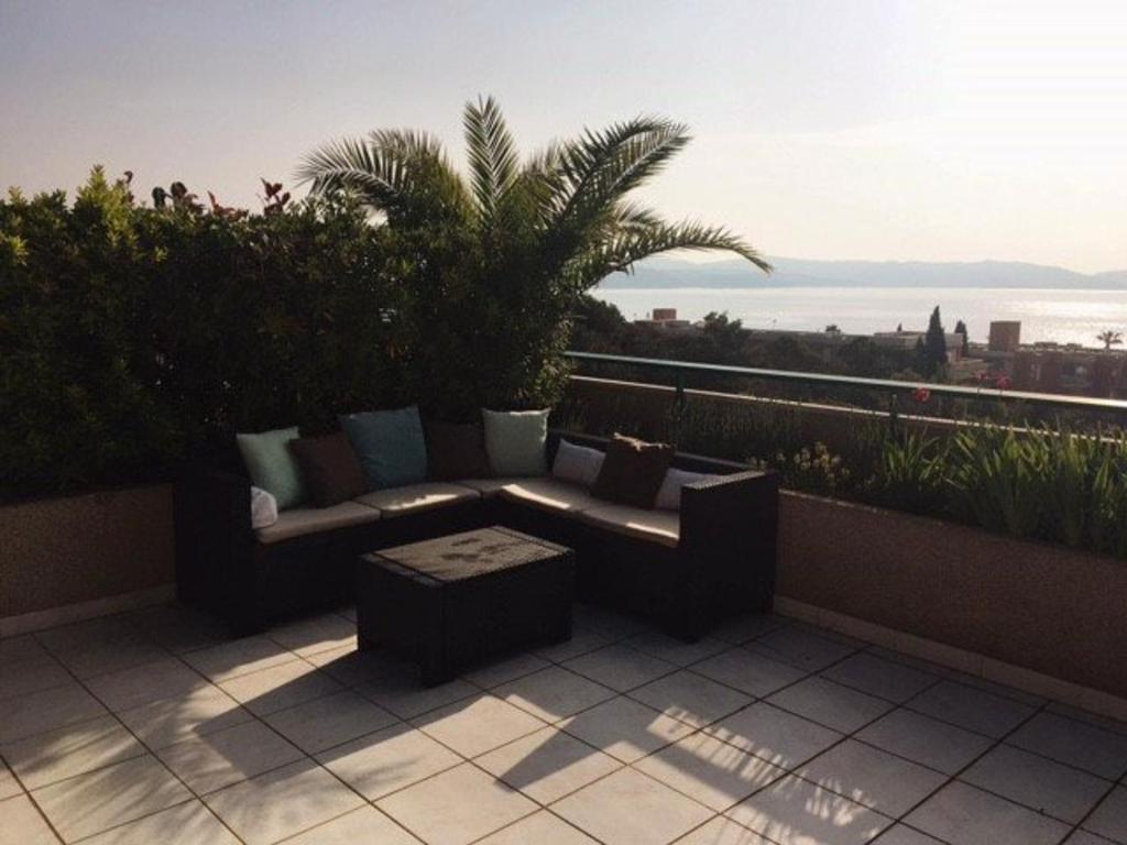 Superbe villa avec immense terrasse et vue sur mer, à 200m des plages - 2 chambres climatisées - FR-1-100-172 - 5