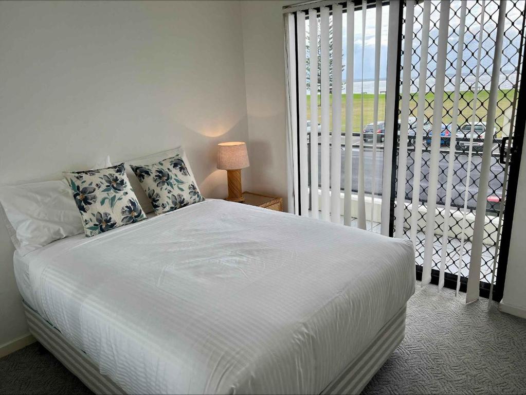 Hi Surf Unit 4, Forster