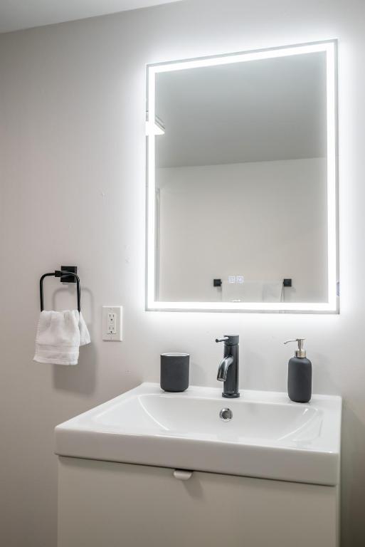 Modern Contemporary 2 Bedroom Suite photo