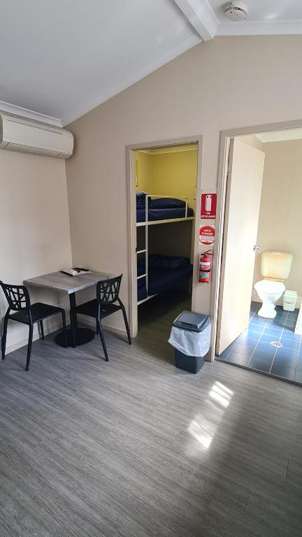 บานานา โคสต์ คาราวาน พาร์ค โฮเทล (Banana Coast Caravan Park Hotel)