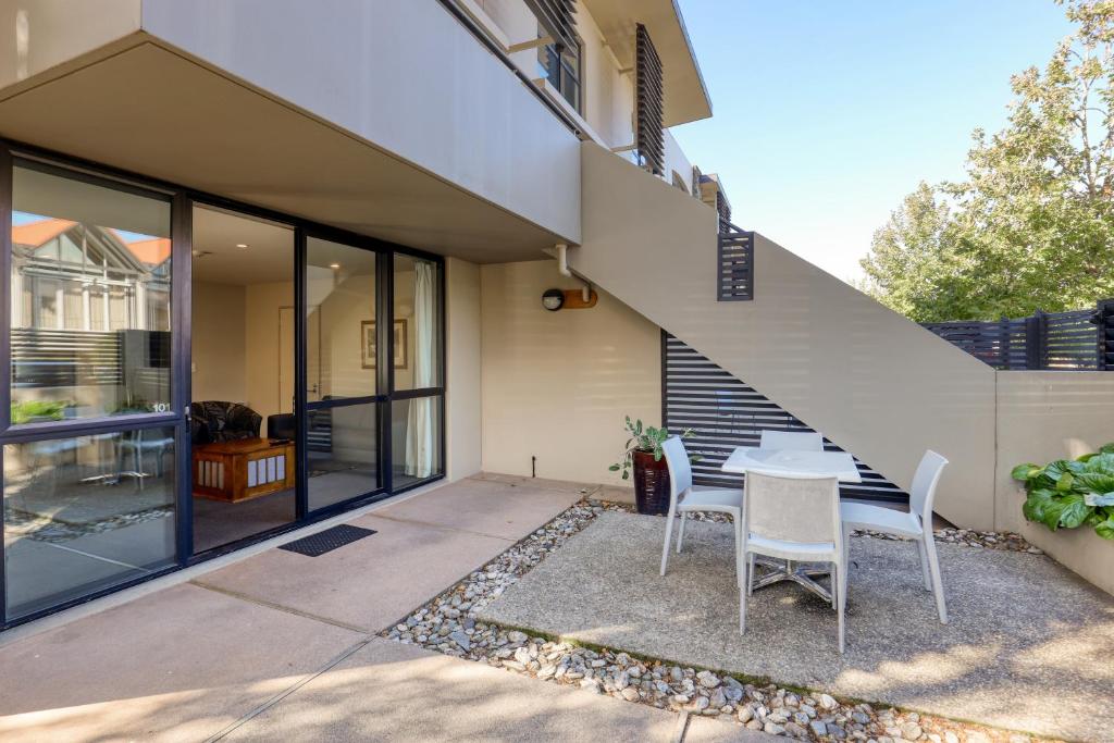 Garden Court Suites & Apartments