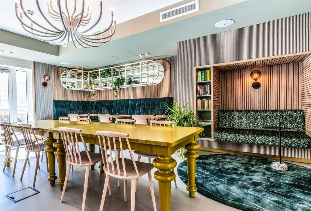 布魯明酒店 (Blooming)