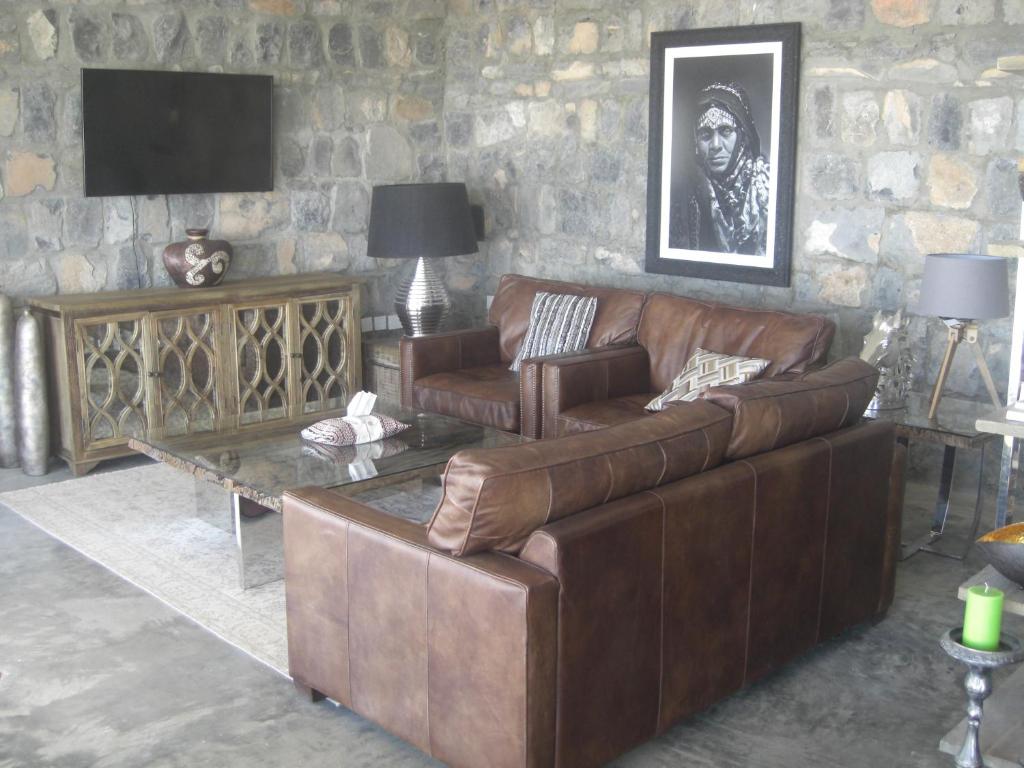 Shared lounge/TV area