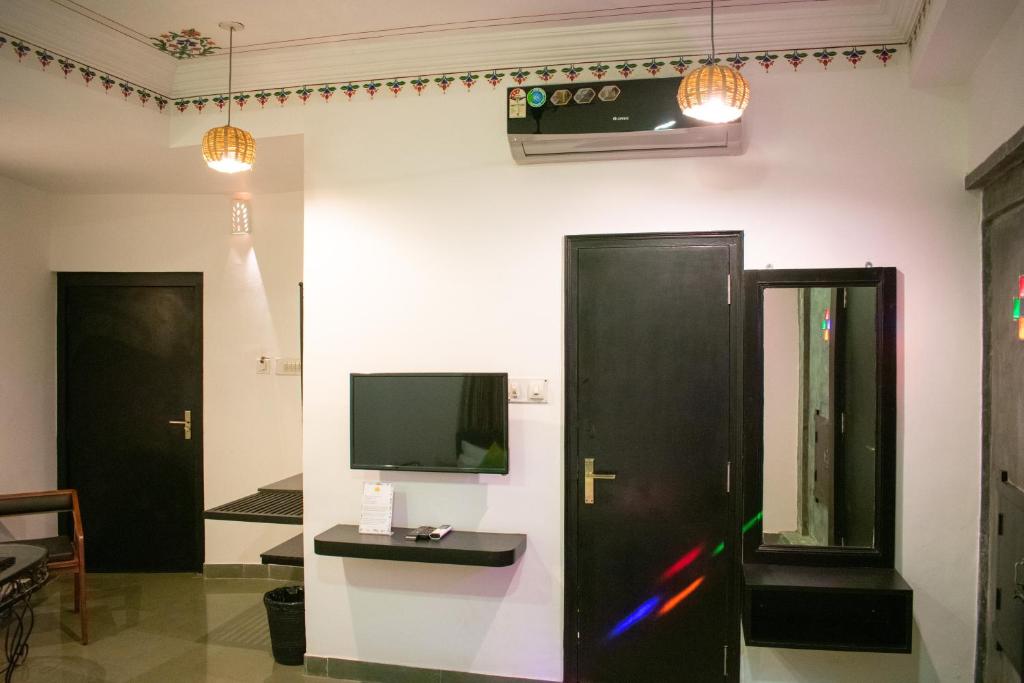 Shared lounge/TV area