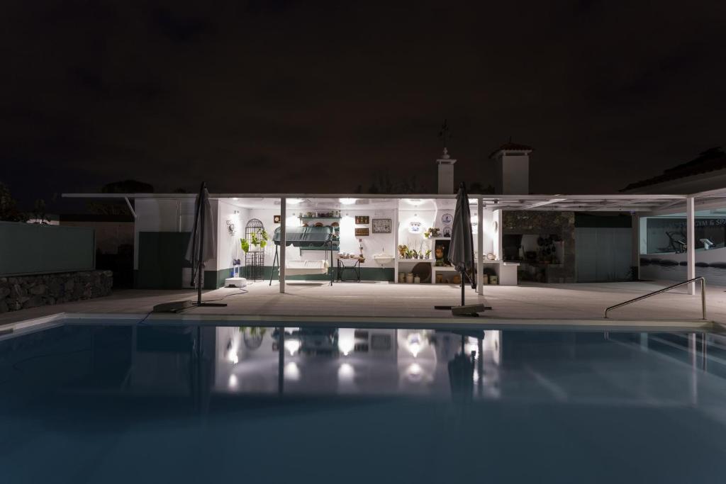 สระว่ายน้ำ